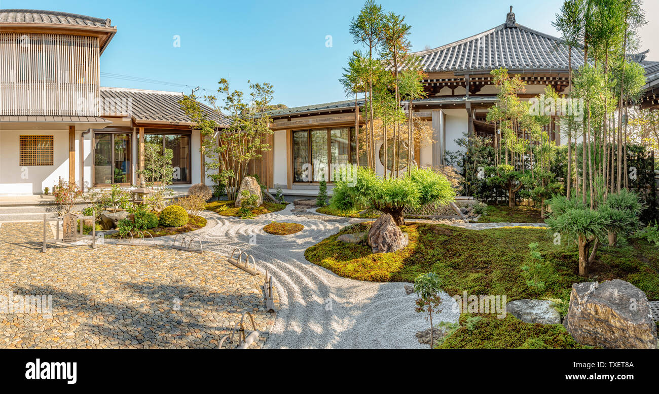 Giardino Zen al tempio Hase-dera, conosciuto come Hase-Kannon, Kamakura, Kanagawa, Giappone Foto Stock