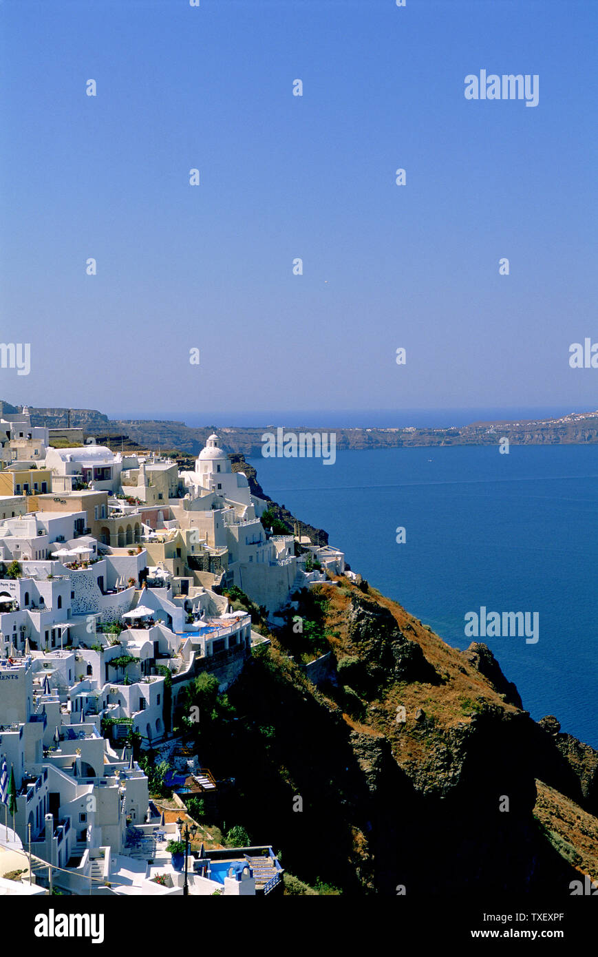 Vista della città di Fira, la splendida capitale dell'isola di Santorini e la più grande e la più cosmopolita insediamento di Grecia. Foto Stock