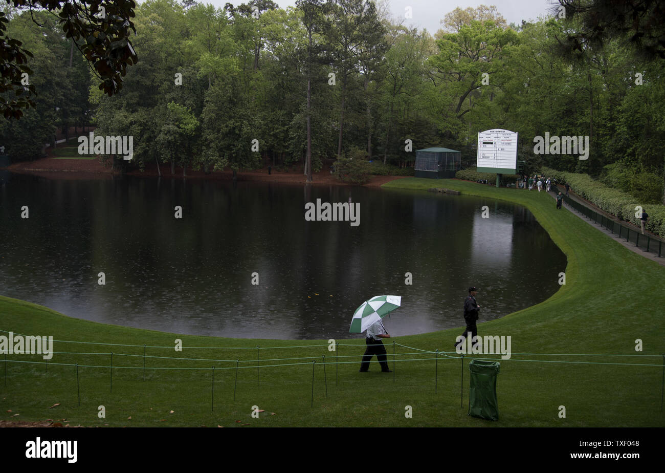 Il tradizionale par 3 contest viene cancellata dopo che è stato annullato a causa di avvicinamento pioggia e temporali mercoledì al 2017 Masters a Augusta National Golf Club di Augusta, in Georgia il 5 aprile 2017. Foto di Kevin Dietsch/UPI Foto Stock