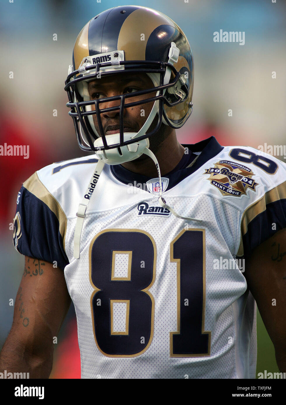 Louis Rams wide receiver Torry Holt (81) durante warmups presso la Bank of America Stadium di Charlotte, NC su dicembre 12, 2004. (UPI foto/Bob Carey) Foto Stock