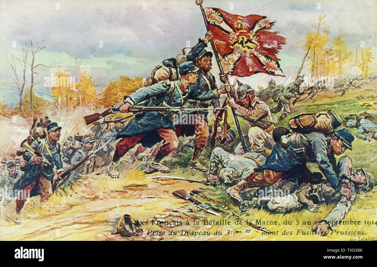 Cartolina in rappresentanza di soldati francesi tenendo la bandiera dalla trentaseiesima reggimento delle guardie del piede (Tedeschi) durante la prima battaglia della Marna. Settembre 1914 Foto Stock