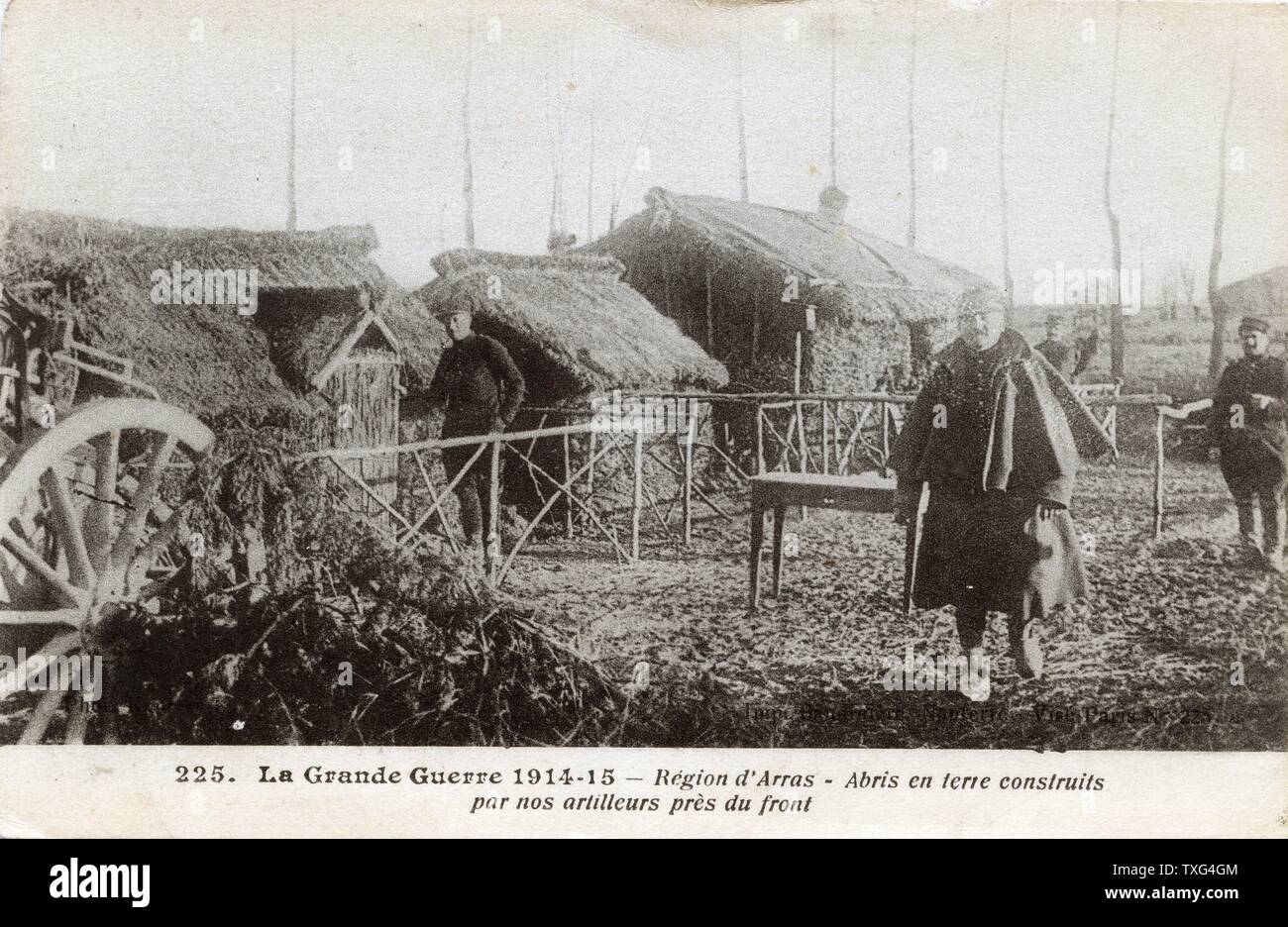 Cartolina: fango ripari costruiti dal francese artilleurs vicino alla parte anteriore della zona di Arras. 1915 Foto Stock