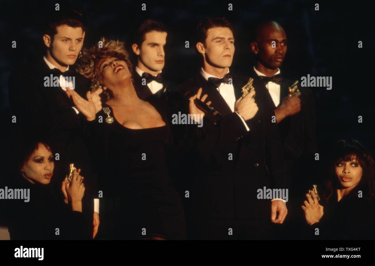 Cantante americana Tina Turner in scena presso il Palais Omnisport de Bercy a Parigi nel 1996. Foto Stock