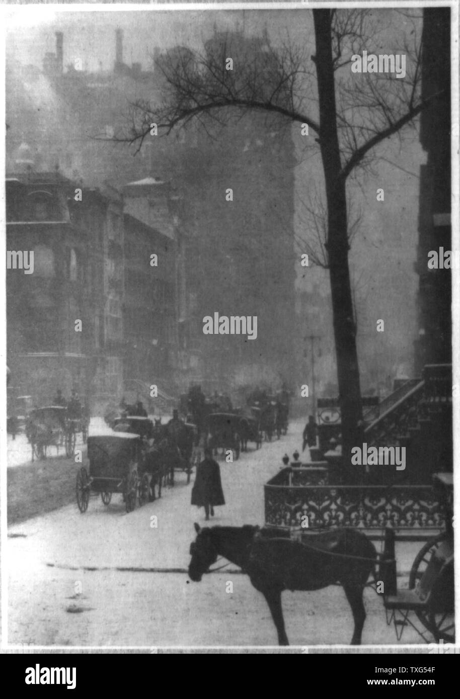 Carrozze trainate da cavalli e neve in New York Foto Stock