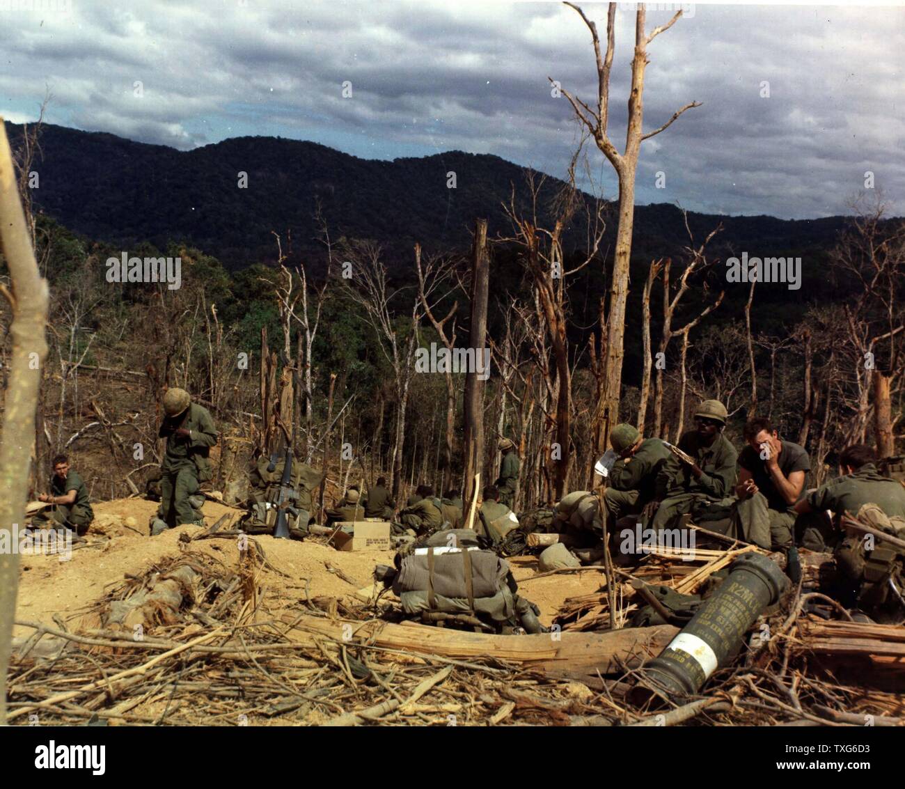 Xii soldati di fanteria dell'esercito degli Stati Uniti durante la Guerra del Vietnam (1955-1975) Foto Stock