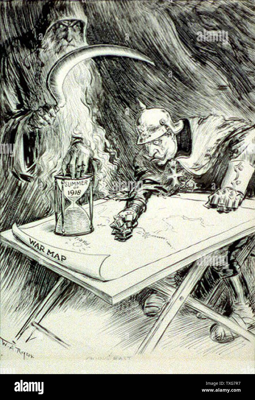 William Allen Rogers American School Wilhelm II, Imperatore di Germania (1888-1918), il pugno chiuso sulla mappa di guerra, guarda al vetro di sabbia etichettati estate 1918, mentre Padre Tempo, Grim Reaper è pronto per colpire Foto Stock