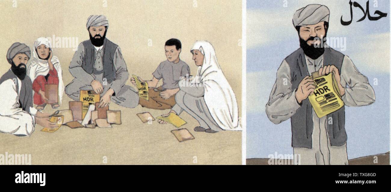 Afghanistan: inverso del foglio illustrativo che mostra l'uomo apertura del pacchetto è sceso da aereo statunitense e il suo contenuto essendo goduto dalla sua famiglia Foto Stock