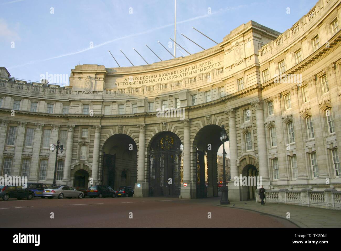 Fotografia della Admiralty Arch, commissionato da re Edoardo VII in memoria di sua madre regina Victoria. Il centro commerciale di Londra. Datata 2015 Foto Stock
