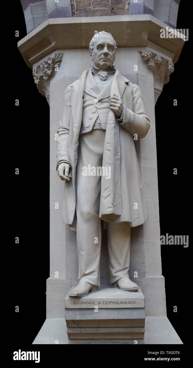 Statua di George Stephenson (1781-1848) inglese ingegnere civile e ingegnere meccanico che ha costruito il primo pubblico inter-city linea ferroviaria in tutto il mondo a utilizzare locomotive a vapore. Datata 2009 Foto Stock