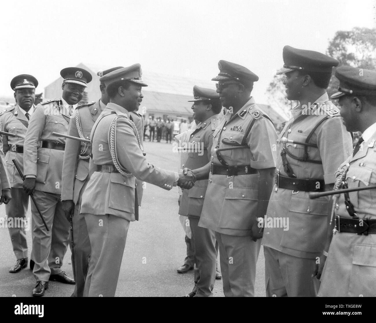 Fotografia di Giuseppe Dechi Gomwalk (1935-1976) polizia nigeriana il commissario e il primo governatore militare di Benue-Plateau membro. Datata 1966 Foto Stock