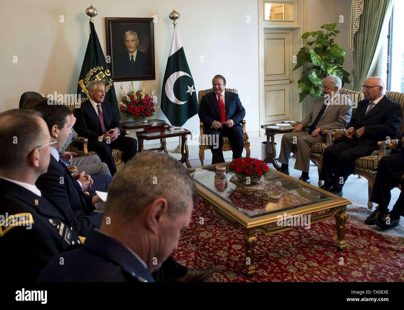 Segretario Chuck Hagel, sinistra, Primo Ministro pakistano Nawaz Sharif a Islamabad, Pakistan 2013 Foto Stock