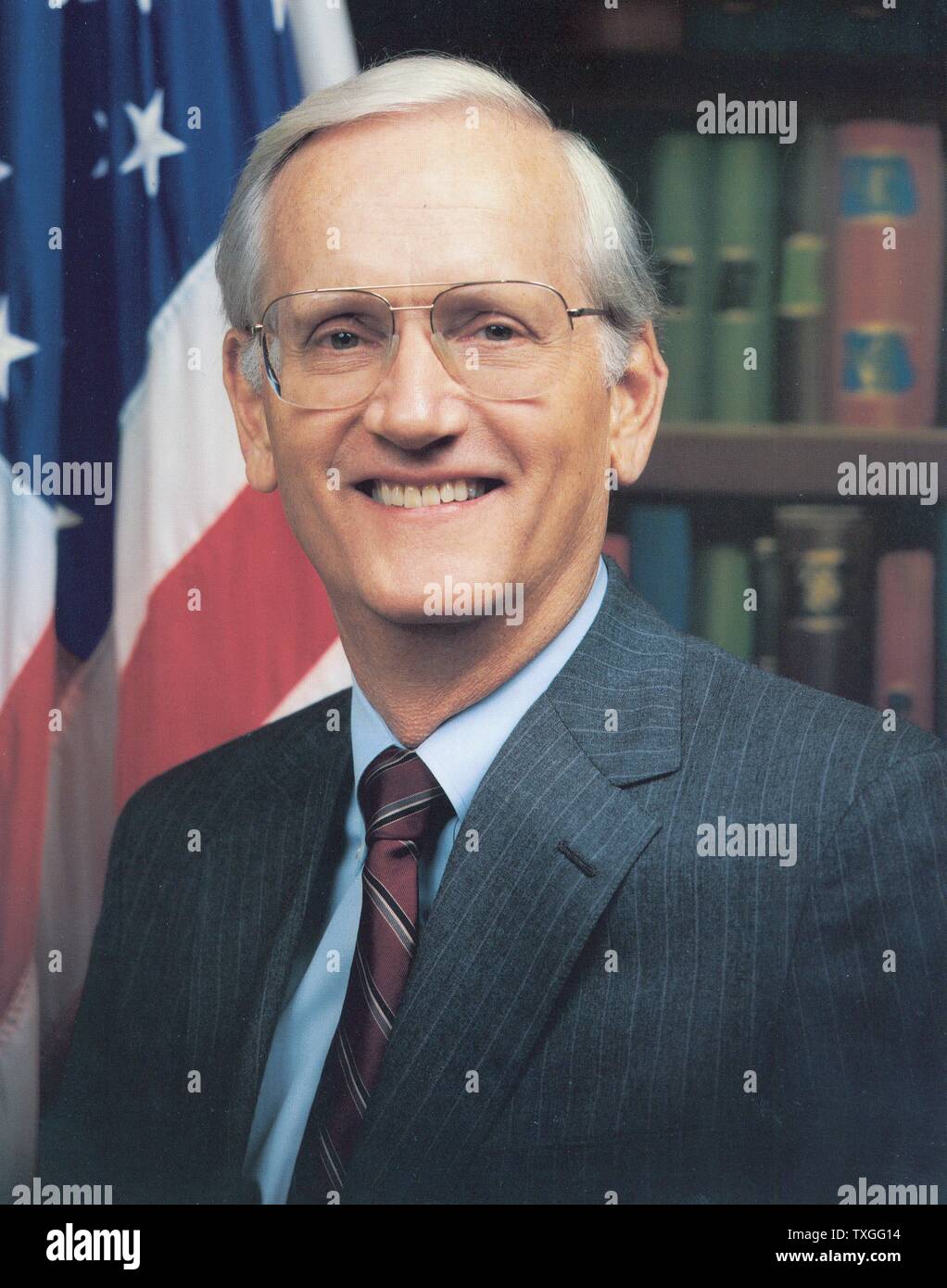 Ritratto di William Sessions prese durante il suo tempo come direttore dell'FBI (1987-1993). Egli era il 4° Direttore dell'Ufficio di presidenza ed è stata respinta dopo cinque anni e mezzo dal presidente Bill Clinton dopo diverse affermazioni etiche sono state formulate contro di lui. Foto Stock