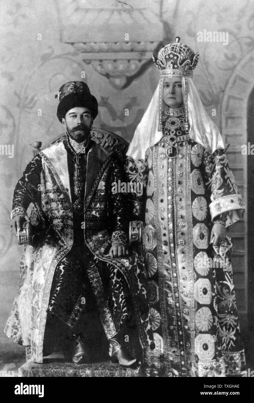 Tsar Nicholas II e imperatrice Alexandra nelle vesti di incoronazione, Russia 1894 Foto Stock