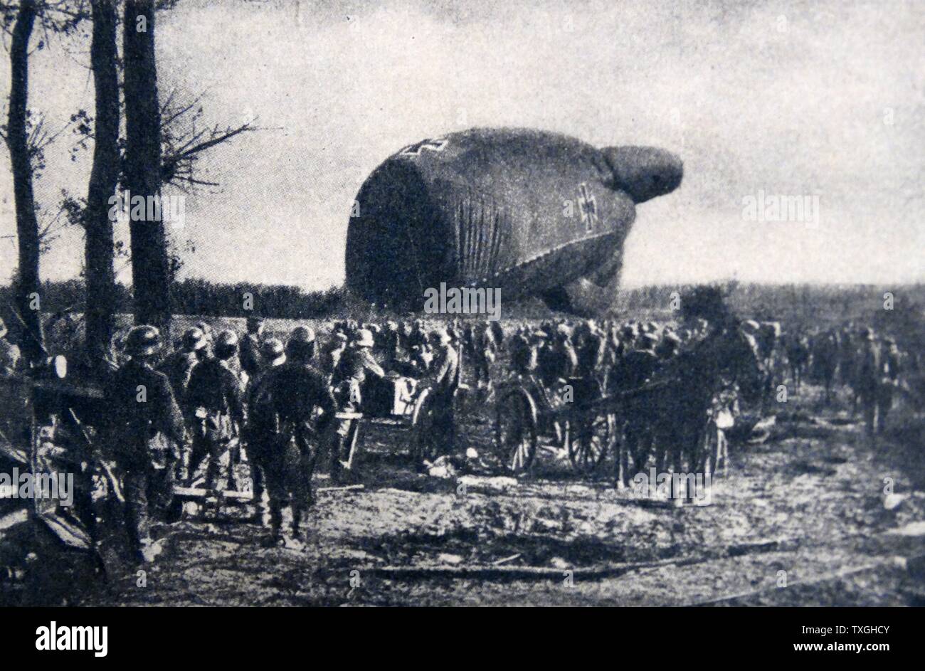Osservazione tedesco palloncino viene preso vicino al fronte durante la Prima Guerra Mondiale 1914 Foto Stock