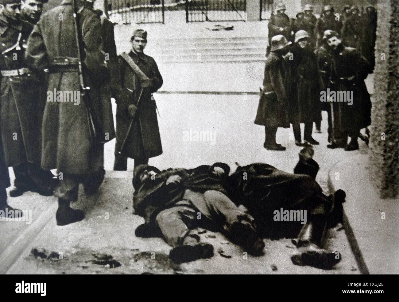 Cadaveri a Vienna durante l'austriaco la Guerra Civile (Österreichischer Bürgerkrieg), noto anche come il febbraio insurrezione. scaramucce tra il partito socialista e il partito conservatore di forze fasciste tra il 12 febbraio e il 16 febbraio 1934 Foto Stock