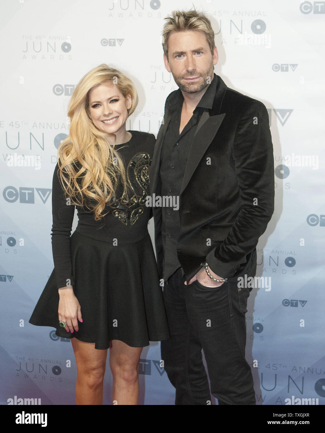 Avril Lavigne e Chad Kroeger arrivano sul tappeto rosso al 2016 Juno Awards trasmesso a Calgary, Alberta, Aprile 3, 2016. UPI/Heinz Ruckemann Foto Stock