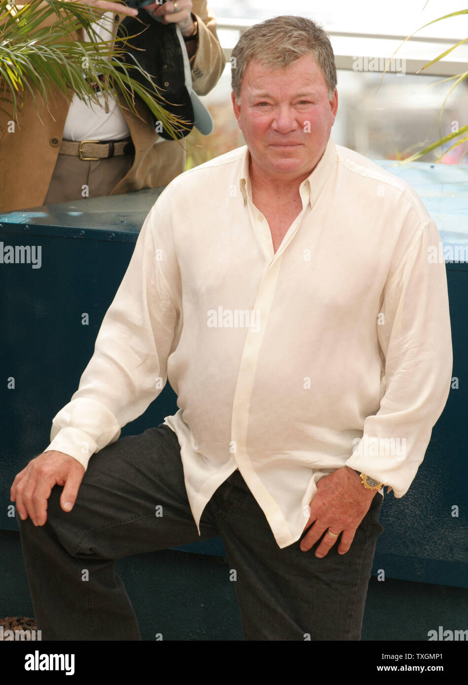 Attore William Shatner arriva a una foto per il suo film "oltre la siepe' alla 59a annuale di Cannes Film Festival di Cannes, Francia il 21 maggio 2006. (UPI foto/David Silpa) Foto Stock