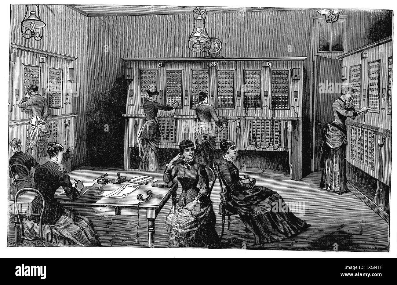 Centrale di scambio telefonico, rue de Lafayette, Paris, gestito da telephonists femmina. 1883 incisione da Louis Figuier 'Les Nouvelles Conquetes de la Science" Parigi Foto Stock