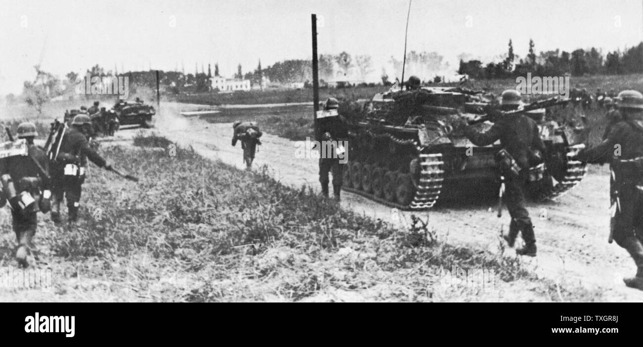 II Guerra Mondiale: Tedesco invasione della Polonia, 1 settembre 1939, con 45 divisioni tedesco e l'attacco aereo. Dal 20 Settembre solo Varsavia ha tenuto fuori, ma la resa finale è venuto il 29 settembre Foto Stock