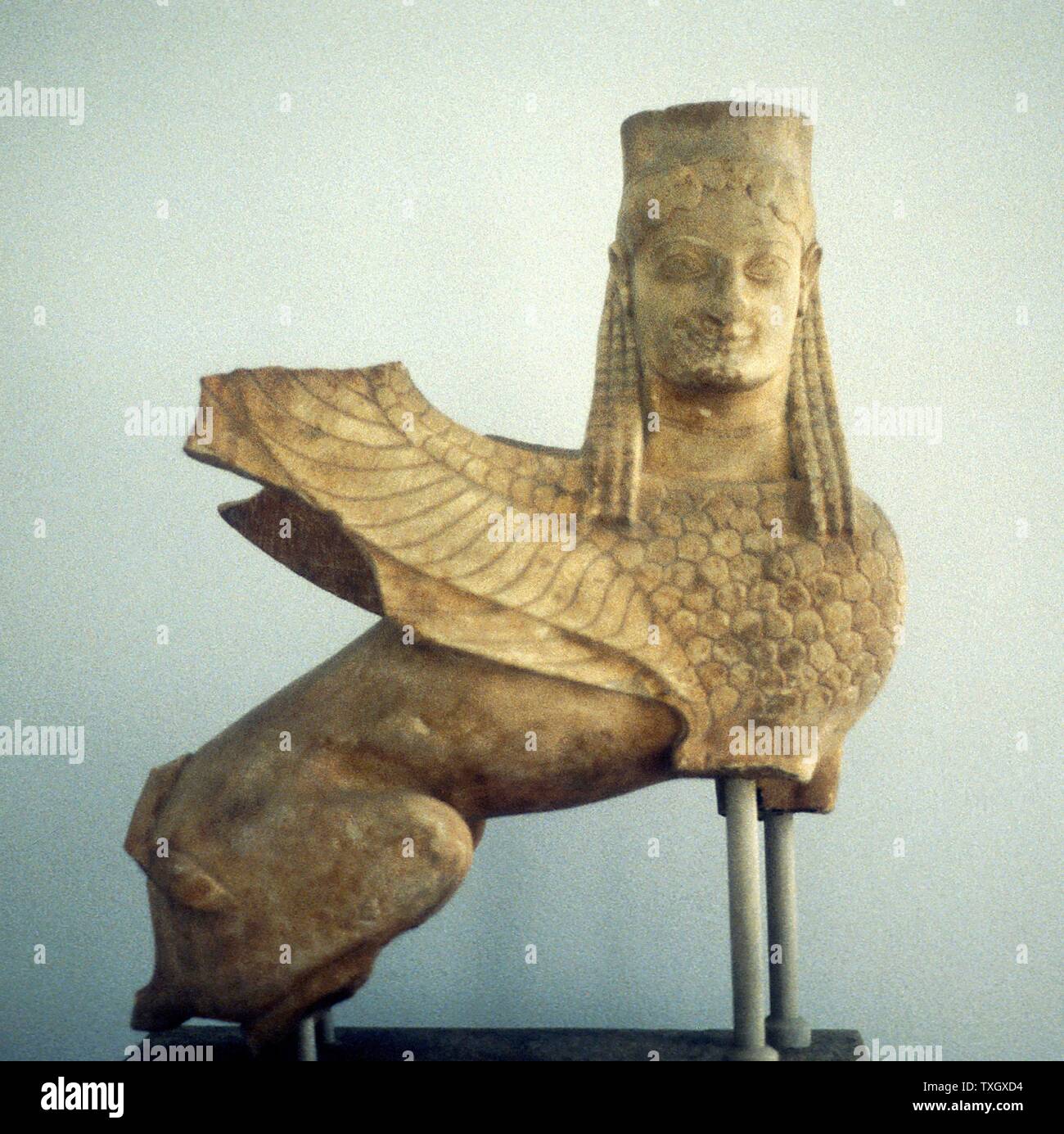 Sphinx da Sparta Nella mitologia greca la sfinge era un mostro femmina con testa umana e Lion il corpo . Essa poneva enigmi e ucciso persone che potrebbero non rispondere. Museo di Atene Foto Stock