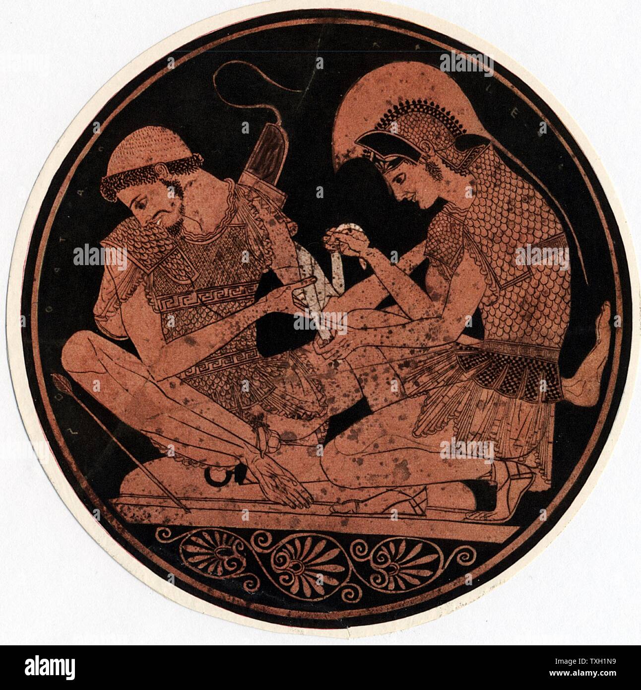 Achille, eroe di Omero il poema epico "Iliade', fasciature ferita del suo firend Patroclus. Decorazione sulla base di un antico vaso Foto Stock
