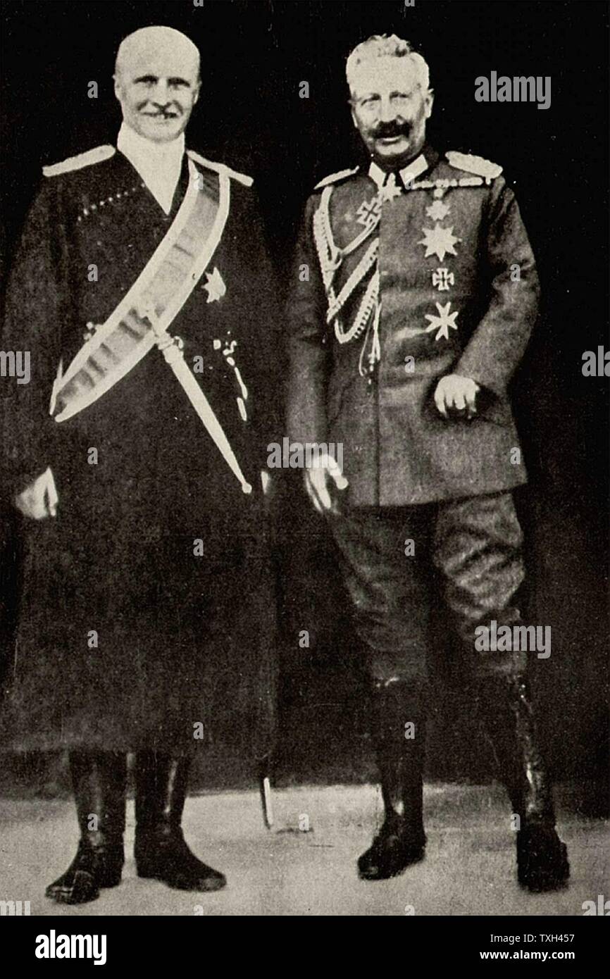 Il Kaiser Guglielmo II (a destra) con Pavlov Skoropadsky (1873-1945) il Hetman dell'Ucraina. Nota Il Kaiser appassiti braccio sinistro. Foto Stock