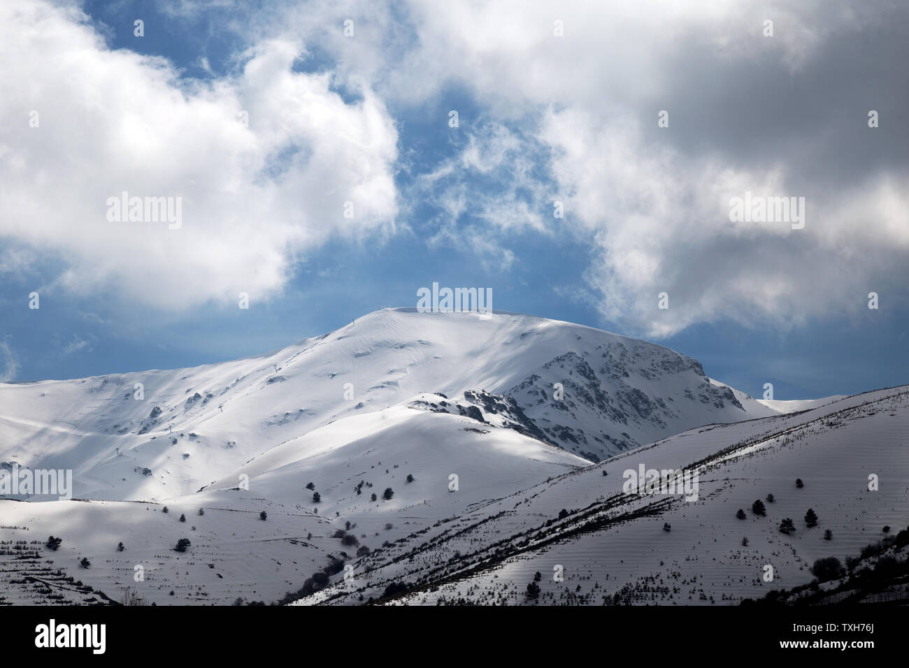 Paesaggi innevati delle montagne, Bozdag, Izmir, in Turchia. Paesaggio invernale. Foto Stock