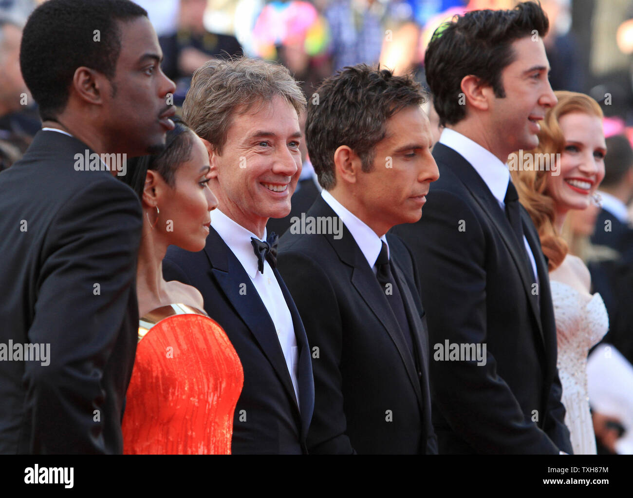 (Da l a r) Chris Rock, Jada Pinkett Smith, Martin Short, Ben Stiller, David Schwimmer e Jessica Chastain arrivare sul tappeto rosso prima della proiezione del film 'Madagascar 3: Europa's Most Wanted' durante il sessantacinquesimo annuale internazionale di Cannes Film Festival di Cannes, Francia il 18 maggio 2012. UPI/David Silpa Foto Stock