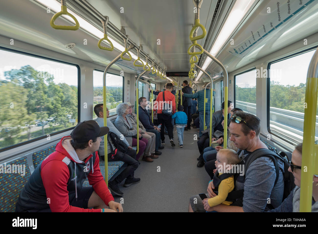 26 maggio 2019 Sydney Australia: i passeggeri di equitazione per libera per il giorno di apertura del nuovo nord-ovest di Sydney Metro linea guida Foto Stock