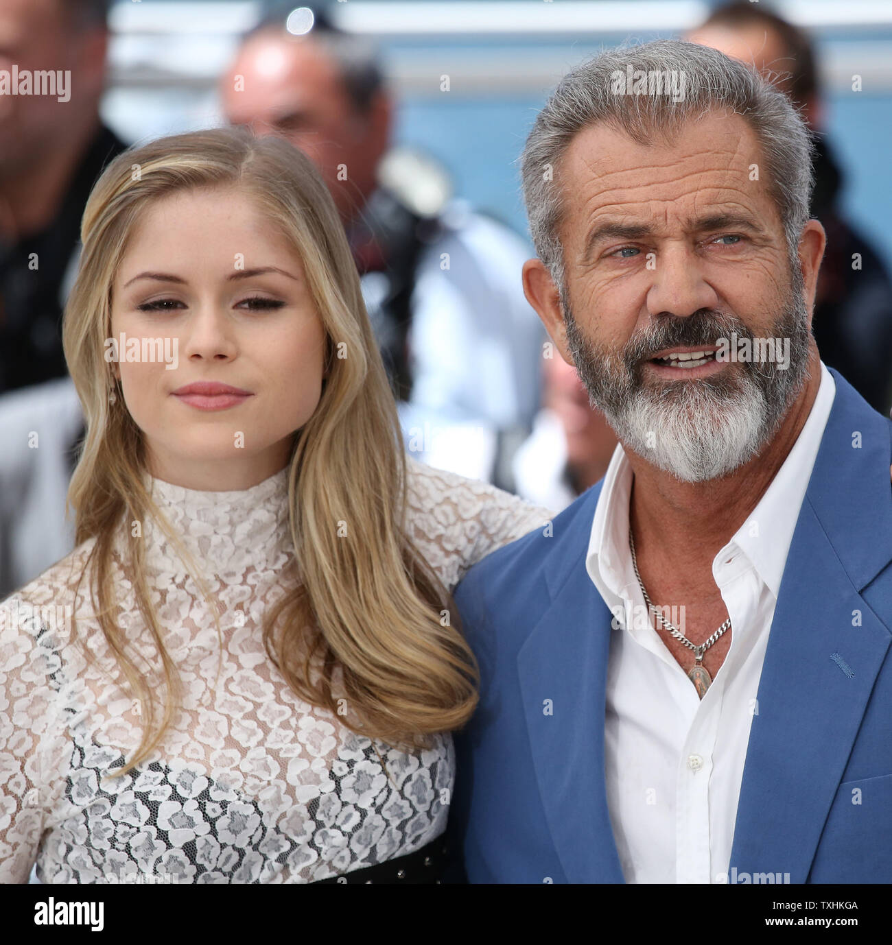 Erin Moriarty e Mel Gibson arriva a un photocall per il film "Sangue Padre' durante la sessantanovesima annuale internazionale di Cannes Film Festival di Cannes, Francia il 21 maggio 2016. Foto di David Silpa/UPI Foto Stock
