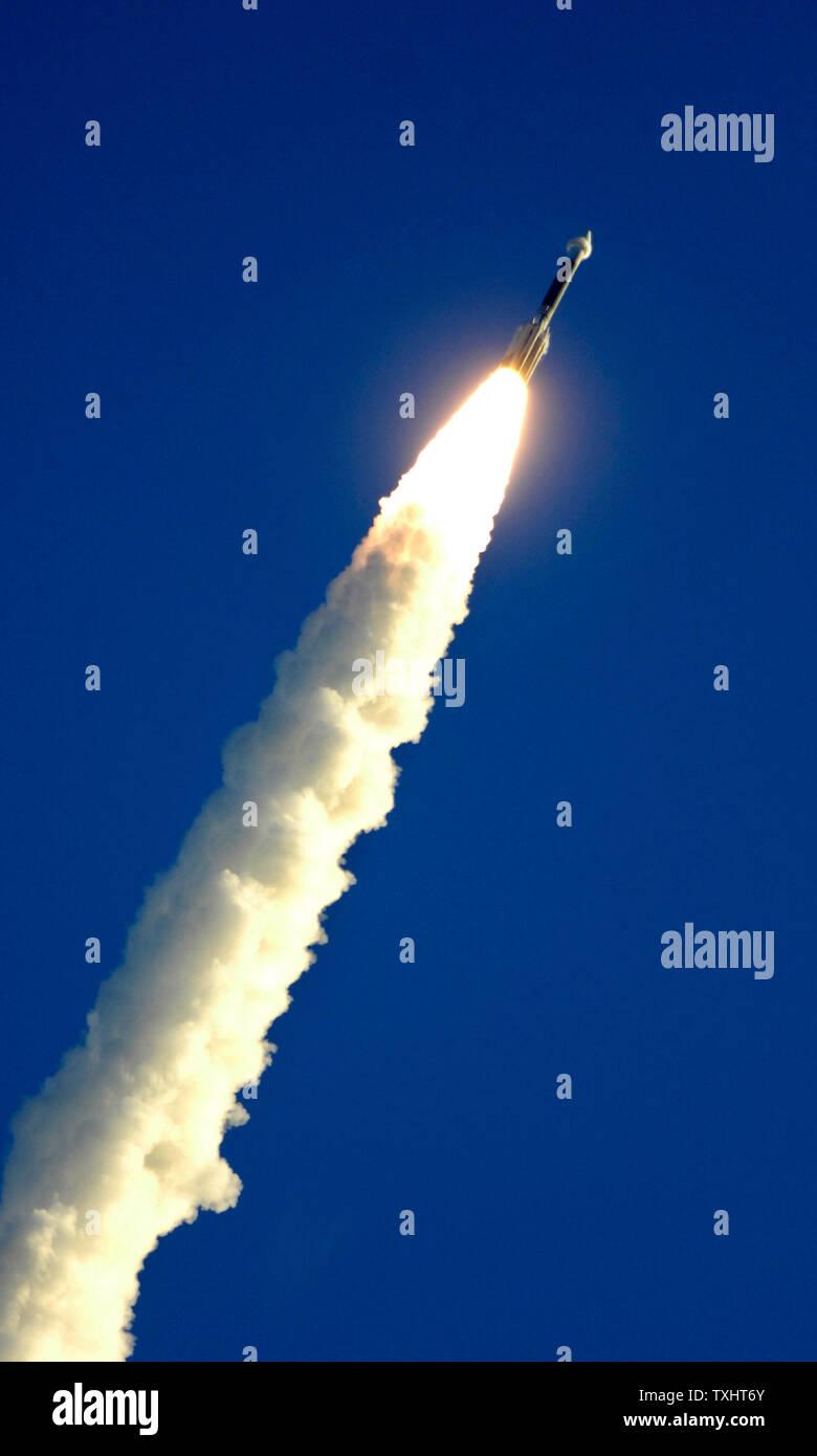Un NASA Delta 2 lanci di razzi a 7:34 AM da Cape Canaveral Air Force ...