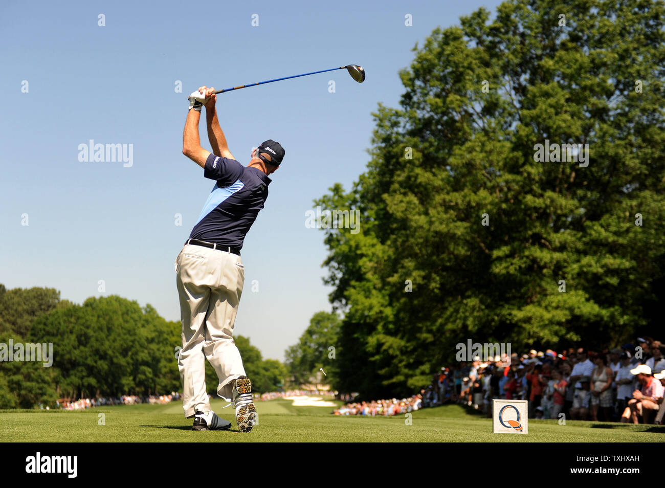 Jim Furyk hits off della 4a scatola a t durante il secondo round della cava di quaglia nel torneo di Charlotte, Carolina del Nord il 30 aprile 2010. UPI/Kevin Dietsch Foto Stock