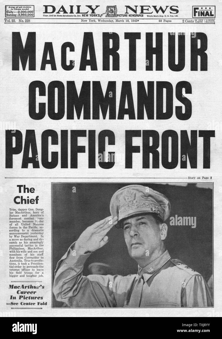 1942 Daily News (New York) General Douglas MacArthur prende il comando della Guerra del Pacifico Foto Stock