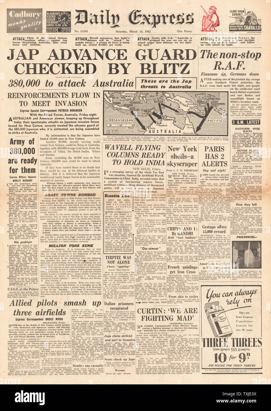 1942 front page Daily Express bombardieri alleati attacco invasione Giapponese flotta Foto Stock