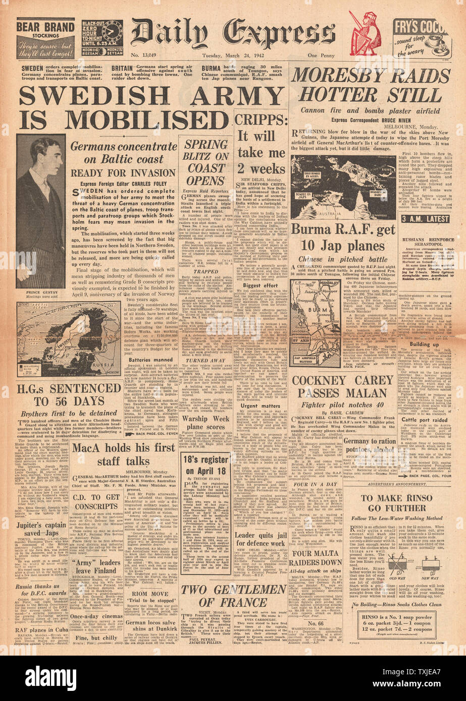 1942 front page Daily Express esercito svedese è mobilitata e giapponese Airforce bomba Port Moresby Foto Stock