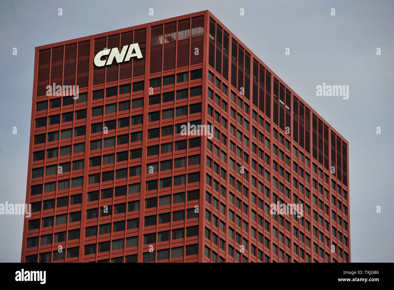 La CNA centro sorge a Chicago il 31 marzo 2011. L'edificio, progettato da Graham, Anderson, Probst & bianco e completata nel 1972, ospita la sede aziendale della CNA Financial Corporation. UPI/Brian Kersey Foto Stock