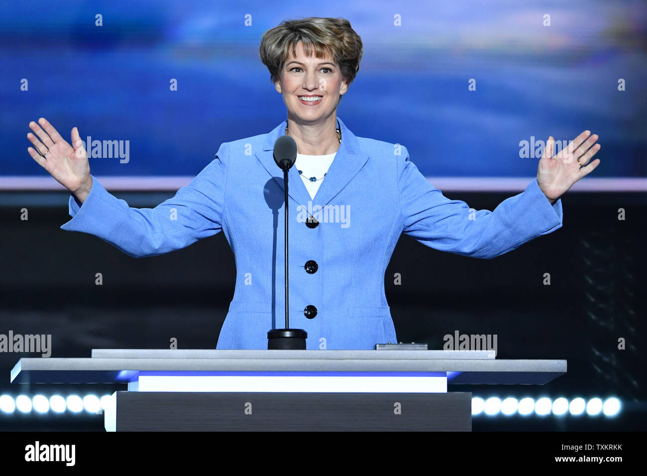 Ritirato l'astronauta della NASA, Col. Eileen Collins, parla il giorno tre i membri della convenzione nazionale repubblicana a dall'Arena Quicken Loans in Cleveland Ohio sulla luglio 20, 2016. Donald Trump accetterà la nomina del Partito Repubblicano per Presidente il giovedì notte Luglio 21st. Foto di Kevin Dietsch/UPI Foto Stock