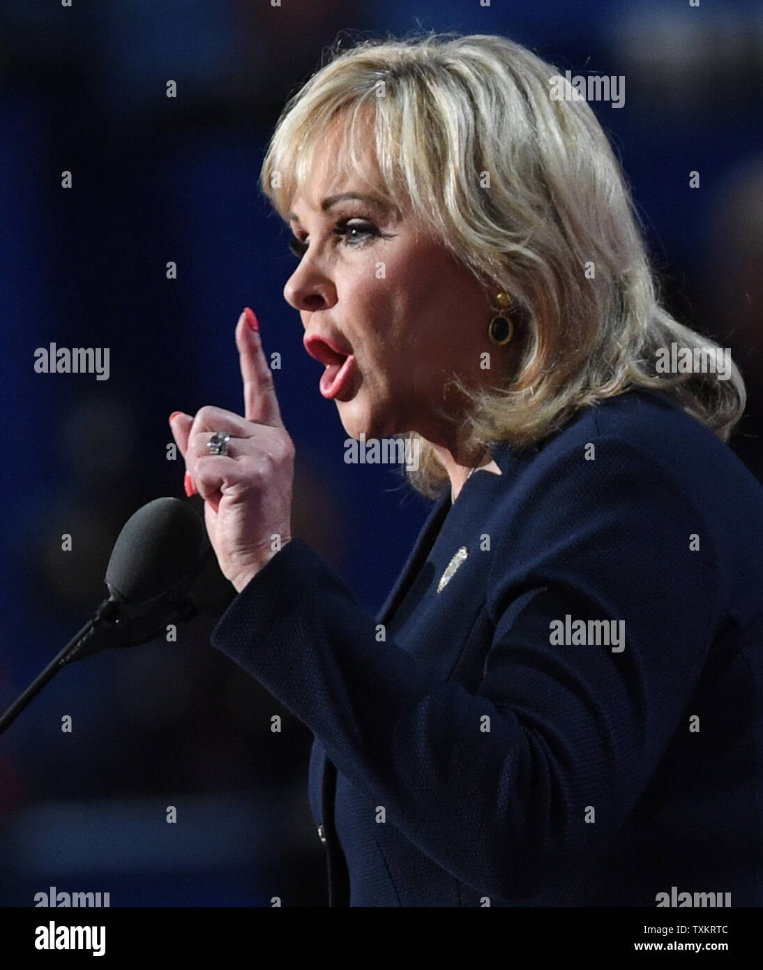 Governatore Maria Fallin (R-OK) parla alla convenzione il giorno finale della Convention Nazionale Repubblicana a dall'Arena Quicken Loans in Cleveland Ohio sulla luglio 21, 2016. Donald Trump accetterà la nomina del Partito Repubblicano per la presidente di questa sera. Foto di Pat Benic/UPI Foto Stock