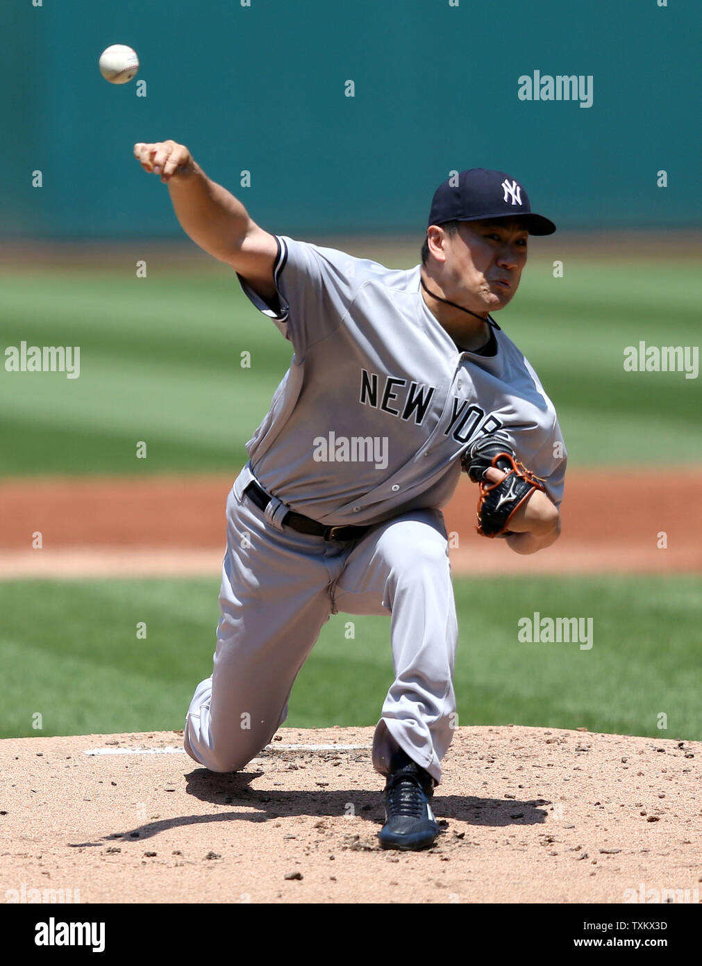 New York Yankees a partire lanciatore Masahiro Tanaka getta nel primo inning contro i Cleveland Indians al campo progressivo in Cleveland Ohio sulla luglio 15, 2018. Foto di Aaron Josefczyk/UPI Foto Stock