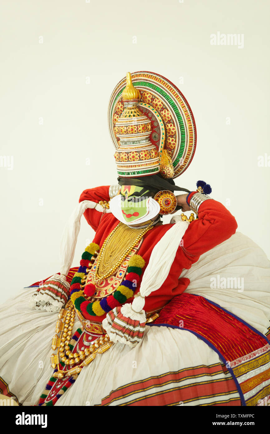 Indian kathakali dancer preparare Foto Stock