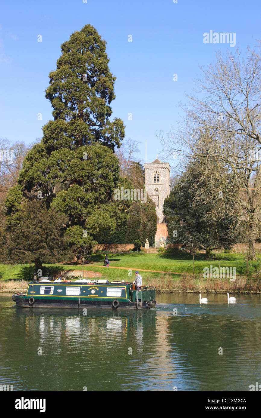Il fiume Tamigi a lettura Rivermead Foto Stock