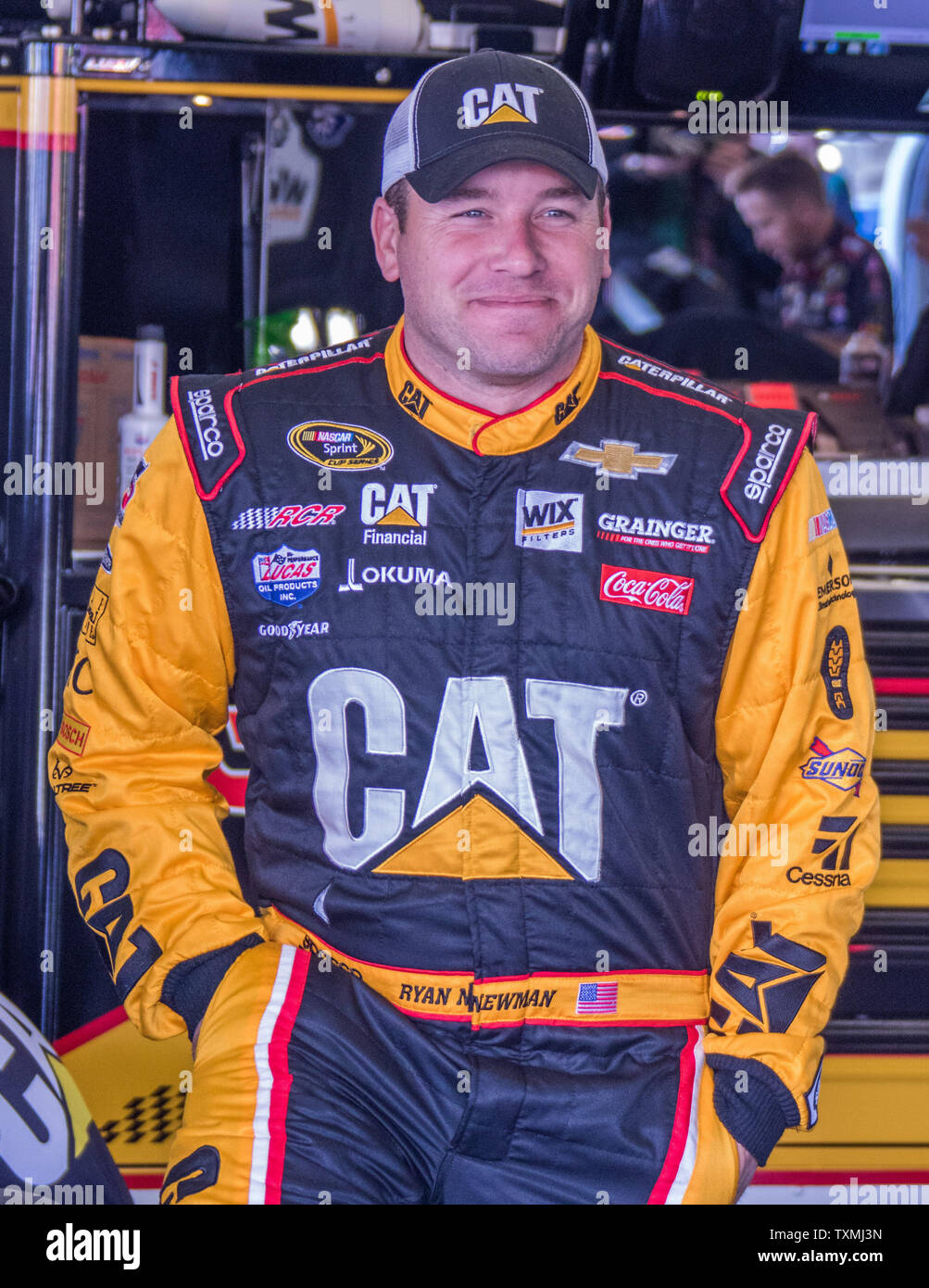 Ryan Newman attende l'inizio di una gara di qualificazione per domenica la Daytona 500 al Daytona International Speedway su Febbraio 18, 2016 a Daytona, Florida. Foto di Edwin Locke/UPI Foto Stock