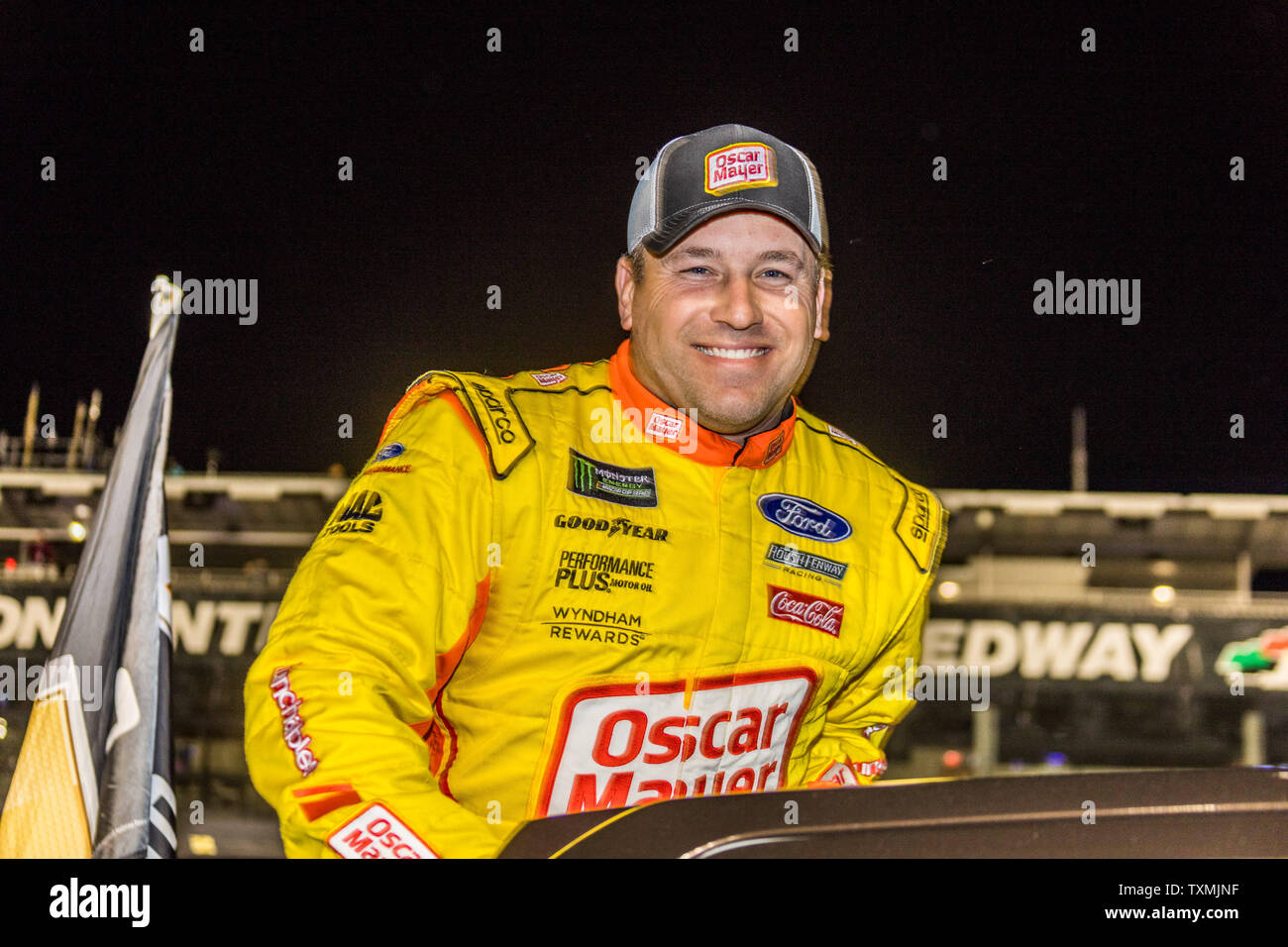 Ryan Newman sorrisi ai tifosi prima della Gander RV duello a Daytona 1 gara di qualificazione per il 2019 Daytona 500 il 14 febbraio 2019 a Daytona, Florida. Foto di Edwin Locke/UPI Foto Stock