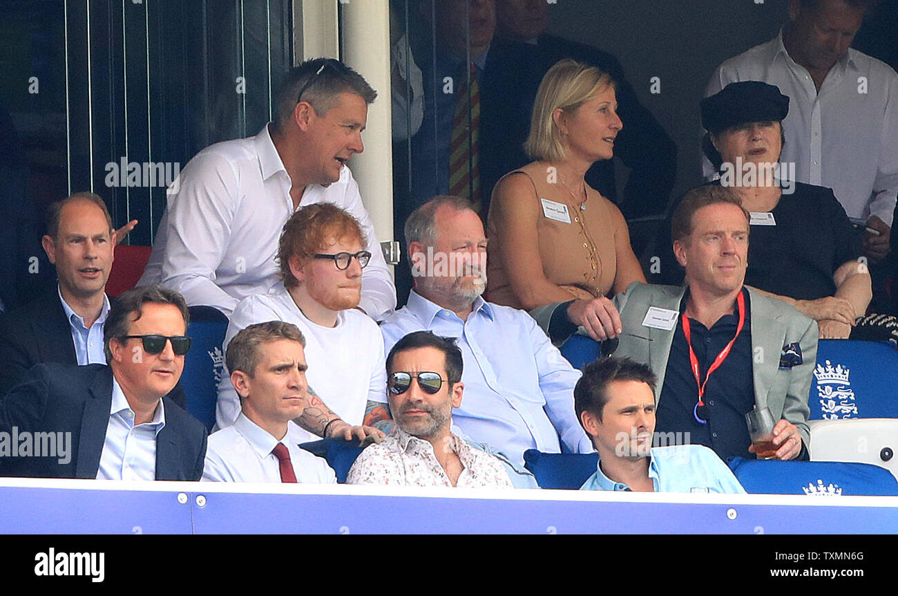 Prince Edward, David Cameron, Ed Sheeran, Matt Bellamy e Damian Lewis nello stand durante la ICC Cricket World Cup group stage corrispondono a Lord's, Londra. Foto Stock