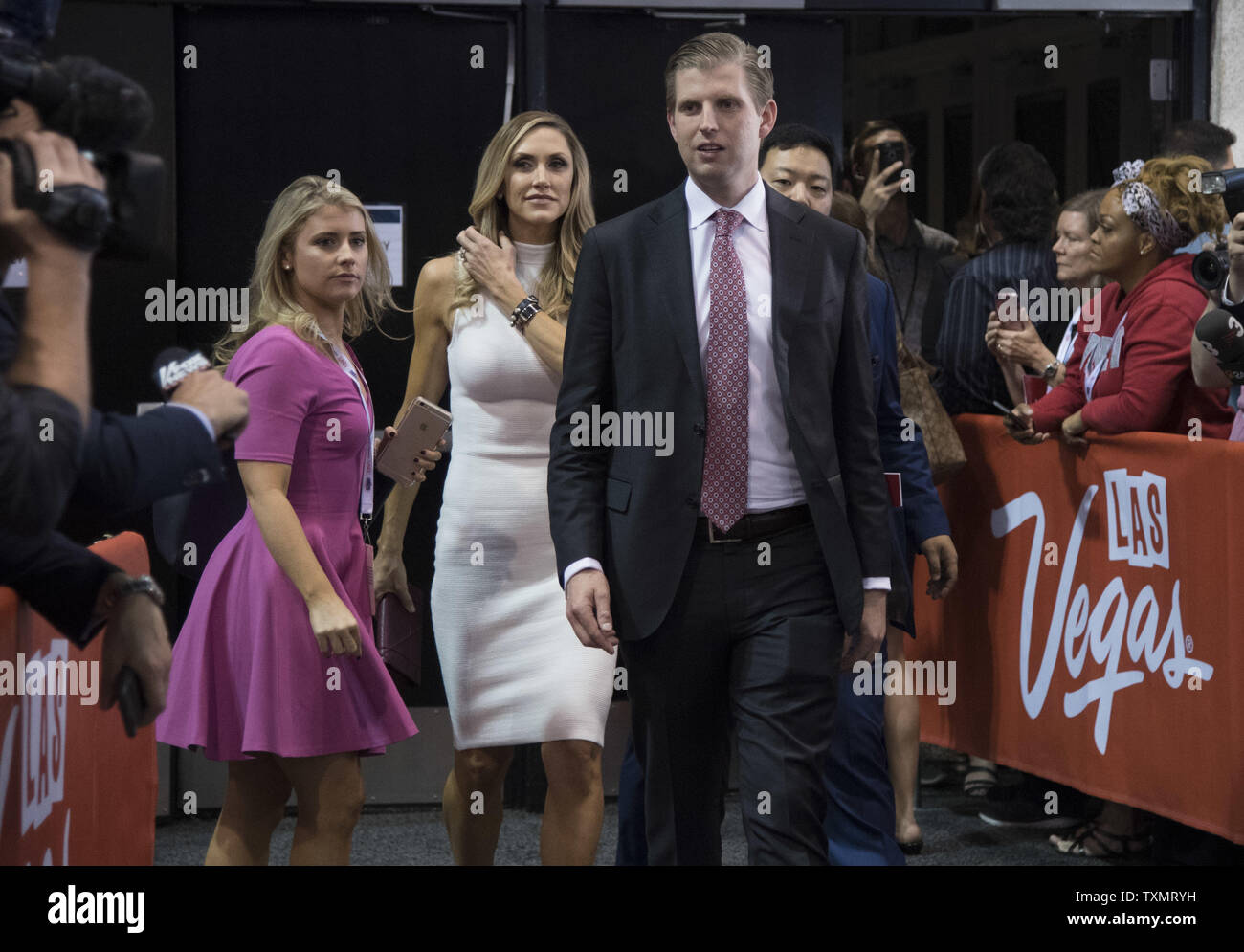 Eric Trump parla ai media in seguito al dibattito presidenziale tra il candidato presidenziale repubblicano Donald Trump e candidato presidenziale democratico Hillary Clinton presso la University of Nevada di Las Vegas (UNLV), a Las Vegas, Nevada, il 1 ottobre 2016. Questo è il dibattito finale prima del giorno delle elezioni. Foto di Kevin Dietsch/UPI Foto Stock