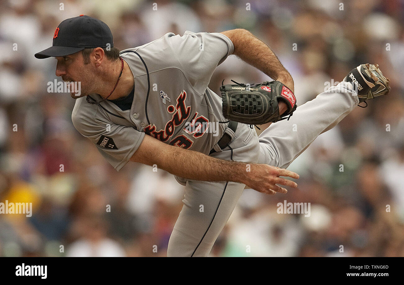 Detroit Tigers lanciatore Justin Verlander getta contro il Colorado Rockies nel primo inning della loro inter-league a Coors Field a Denver dal 15 giugno 2011. UPI/Gary Caskey C. Foto Stock