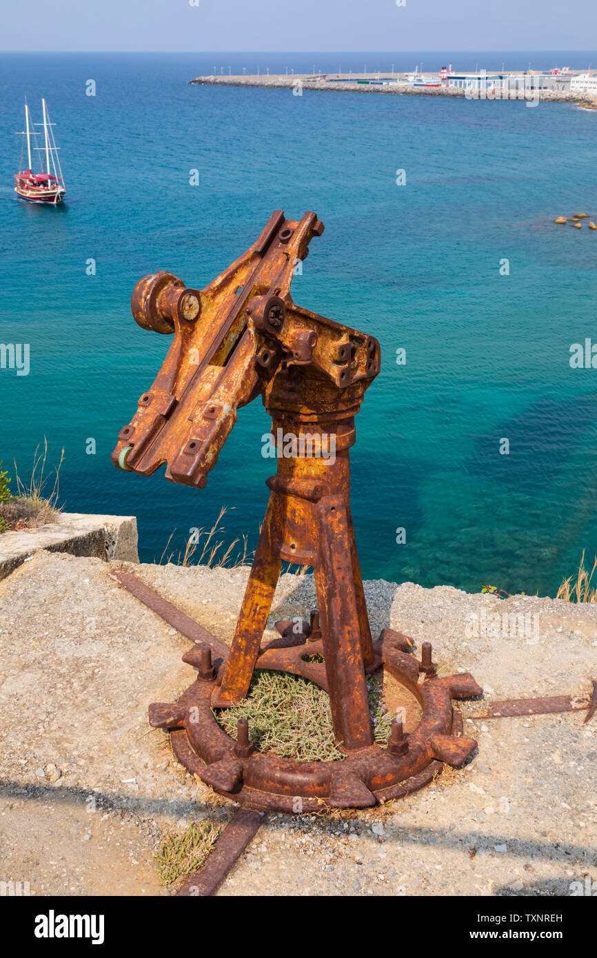 Vecchia pistola monta, Kyrenia Castello, Girne, Repubblica Turca di Cipro del Nord. Foto Stock