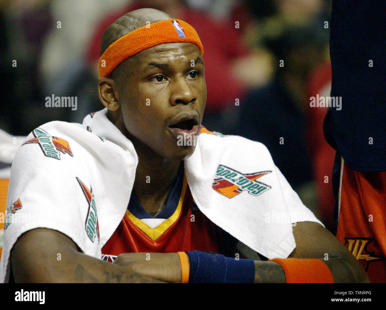 Golden State Warriors in avanti al Harrington (3) orologi da banco nel terzo trimestre contro i pistoni di Detroit al Palace di Auburn Hills in Auburn Hills, Michigan il 5 marzo 2007. The Warriors sconfitti i pistoni 111-93. (UPI foto/Scott R. Galvin) Foto Stock