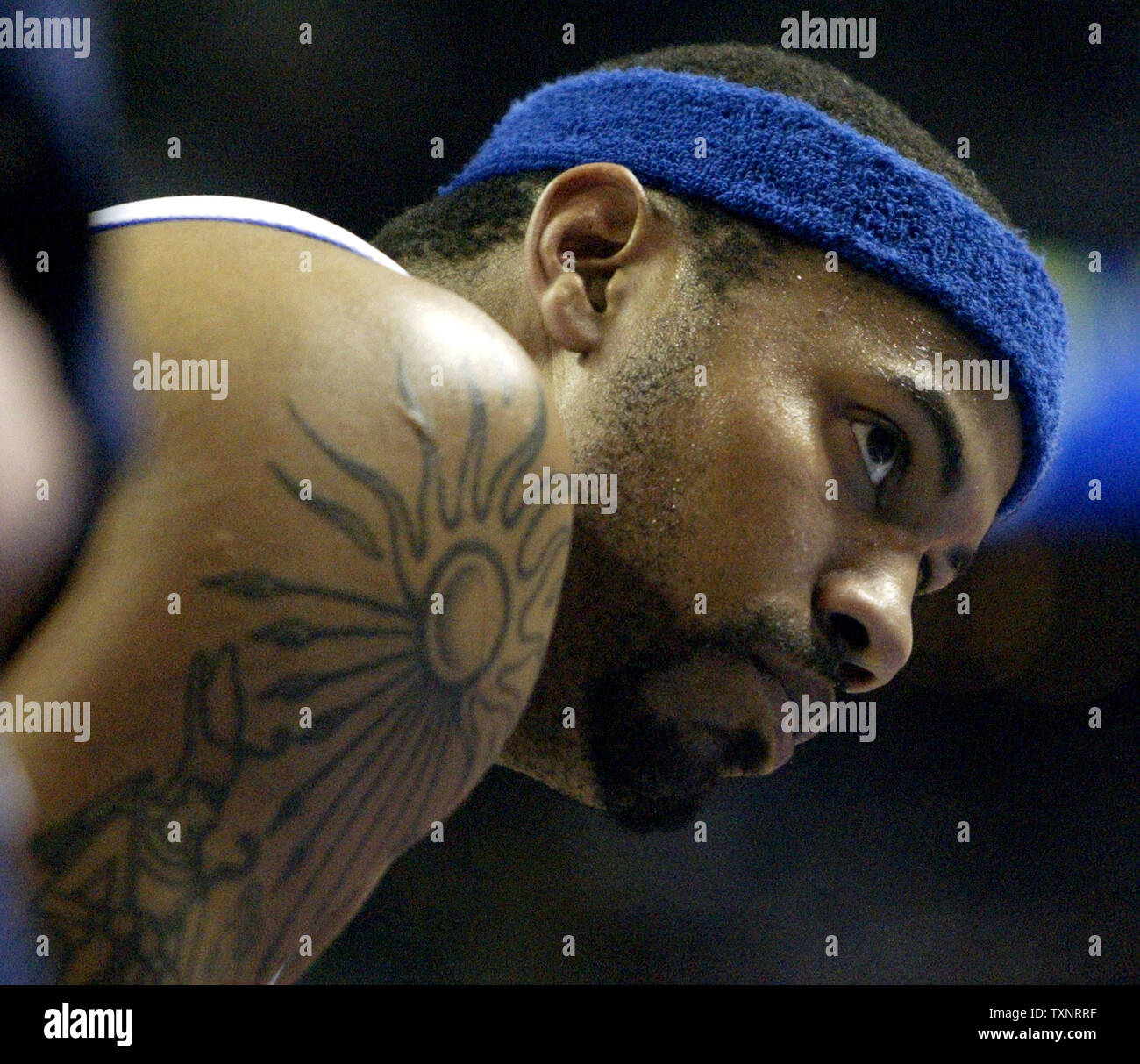 Pistoni di Detroit avanti da Rasheed Wallace si affaccia su durante un fallo shot in straordinari contro i Cleveland Cavaliers al Palace di Auburn Hills in Auburn Hills, Michigan il 7 marzo 2007. I Cavalieri sconfitti i pistoni 101-97 in ore di lavoro straordinario. (UPI foto/Scott R. Galvin) Foto Stock