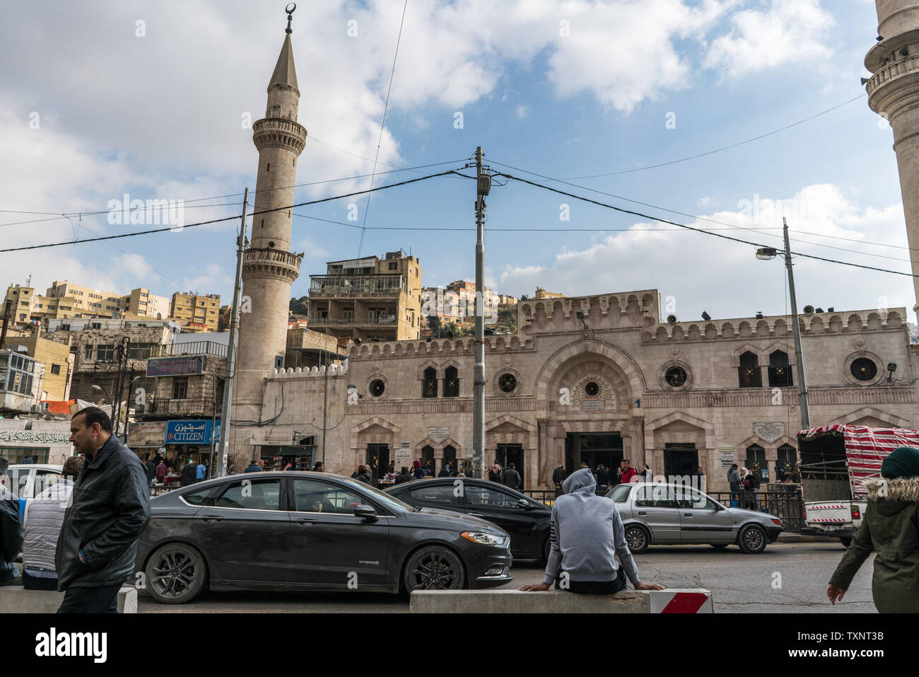 La popolazione locale nella Grande Moschea Husseini, Amman, Giordania. Foto Stock